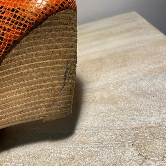 Kenneth Cole Reaction faux orange snakeskin size 8 wedge. “Side Street” line - Picture 5 of 8